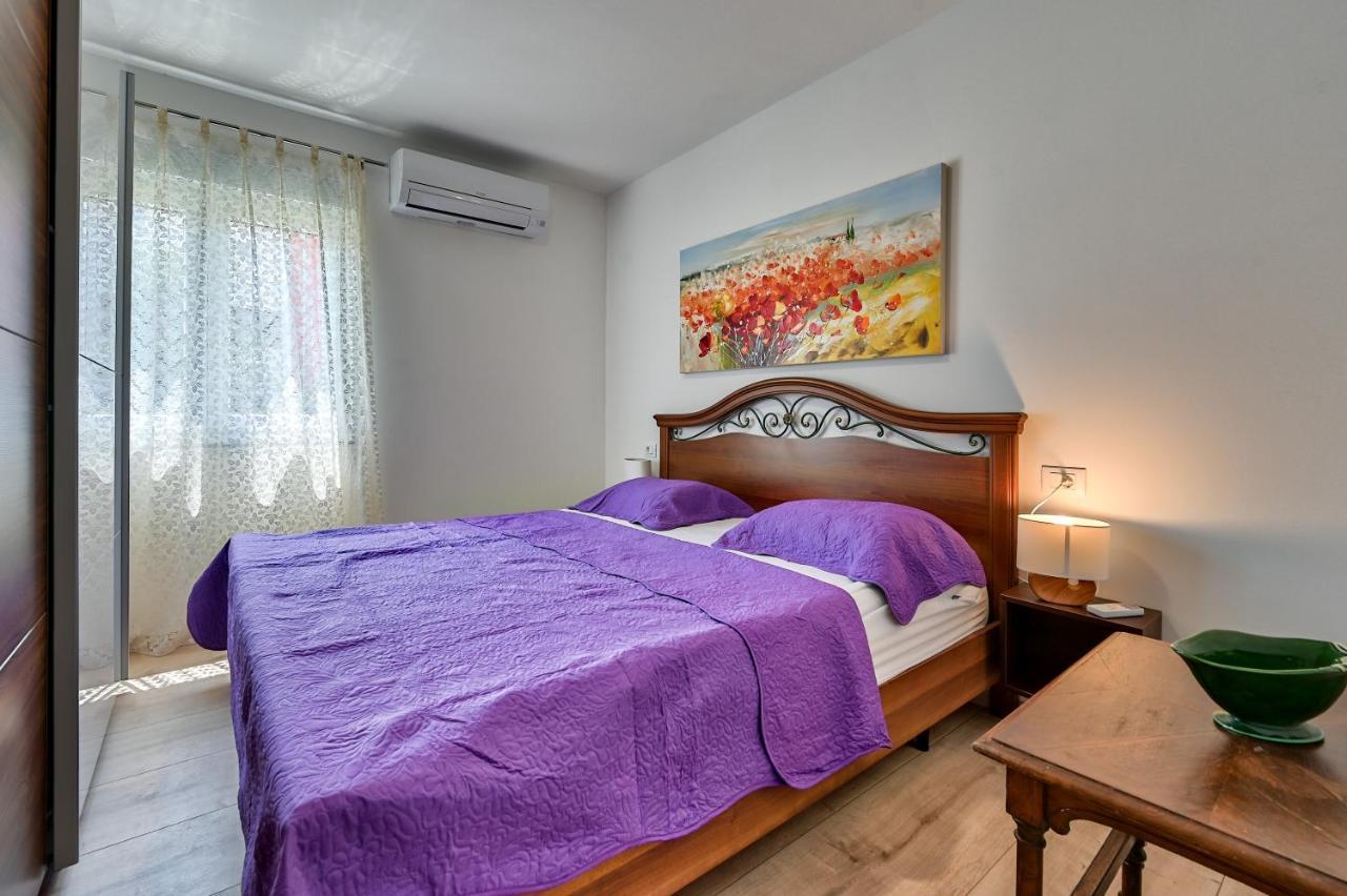 House Mirna With Swimming Pool And Jacuzzi Pula